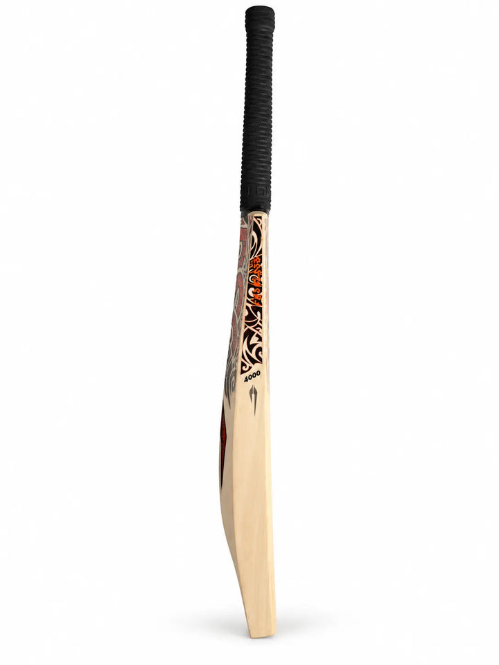 DSC Thumpa 4000 English Willow Cricket Bat Size SH@ Side 1 View