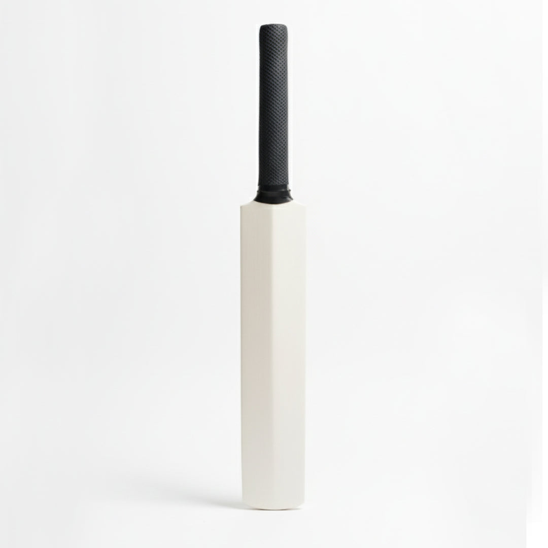 Gortonshire Mini Cricket Bat 12 Inch@front view1