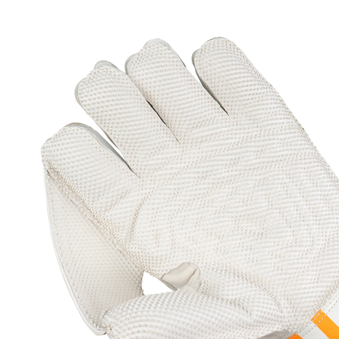 Kookaburra Aura Pro 2.0 Wicket Keeping Gloves Size @ Left Close Up View