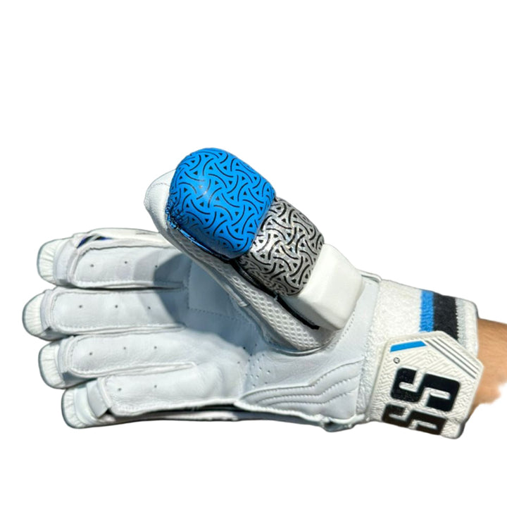 SS Hi Tech Cricket Batting Gloves Size@front view8