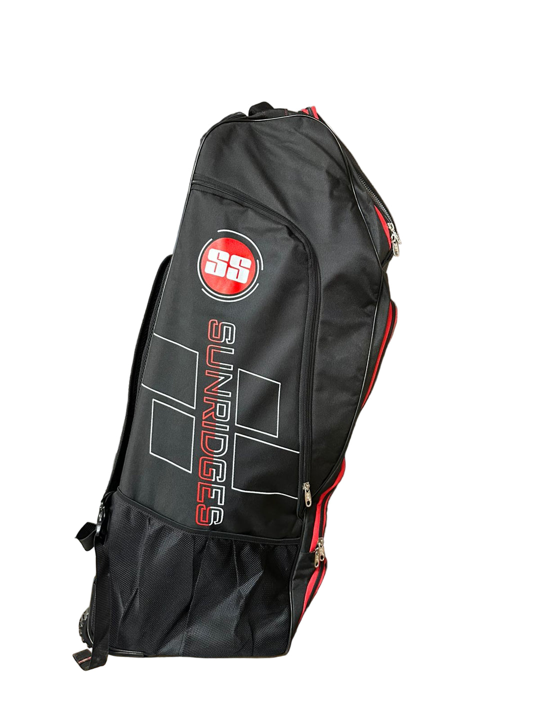 SS Ultimate Cricket Kit Bag Black With Wheels@front view2