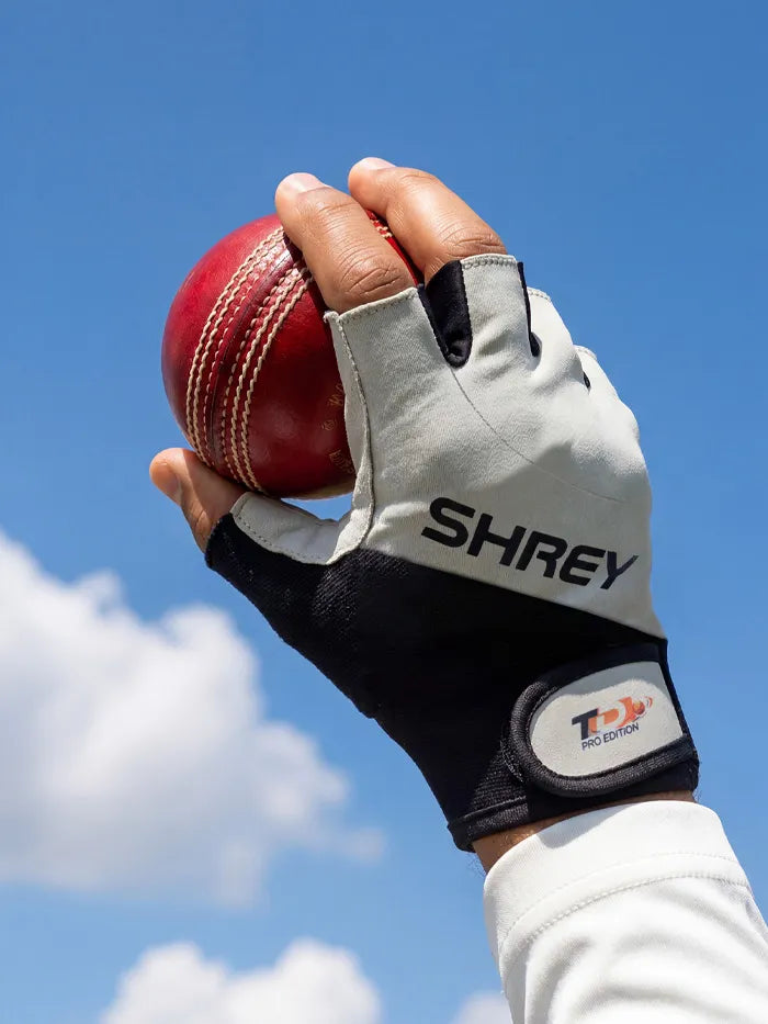 Shrey Pro Edition Cricket Fielding Gloves Pumice Size @ Front View