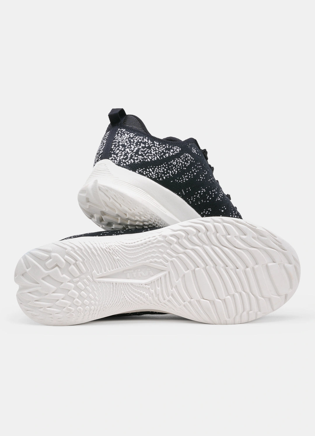 Tyka Wolf Rubber Cricket Shoes Black/White Size